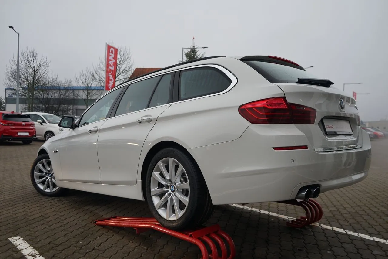 BMW 5er Reihe 520d Touring Luxury...  Image 4